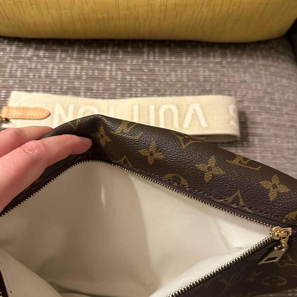 Louis Vuitton Monogram Crossbody Bag in Brown and Cream - Picture 3 of 11